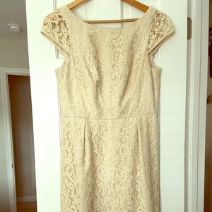 Fitted lace formal dress in cream